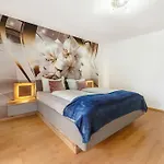 Apartment Lora
