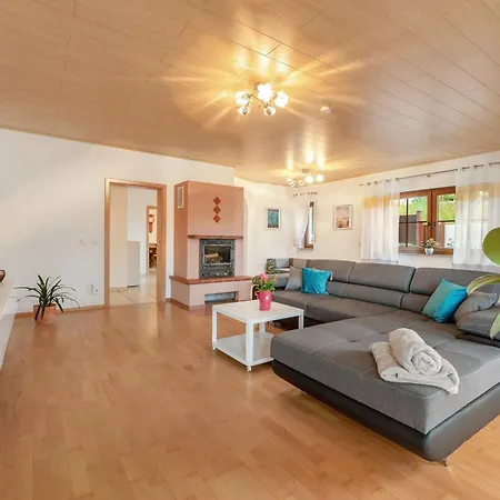 Apartment Lora